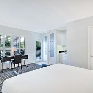 Deluxe Pool Side King Room